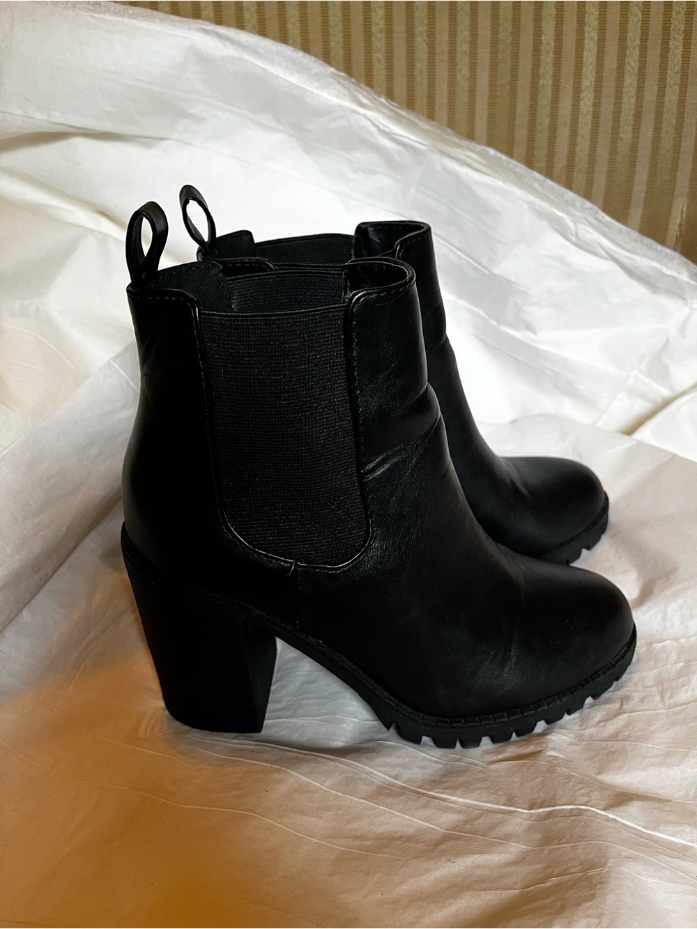 Soda Black Leather Chelsea Block Heel Lug Ankle Boots~7